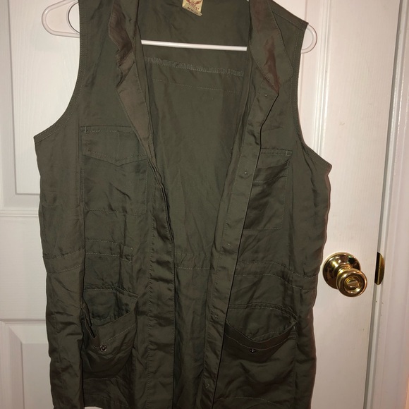 Army green utility style vest - Picture 2 of 4